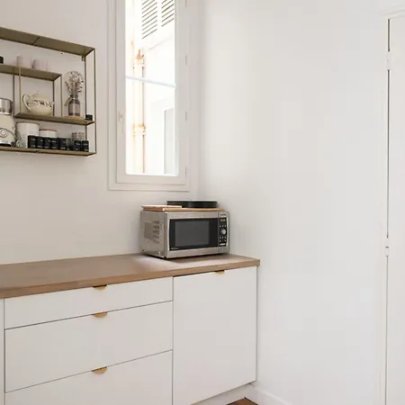 Flat On Courtyard - Near Park Apartment