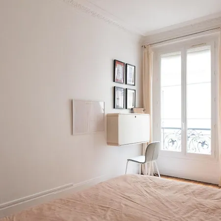 Flat On Courtyard - Near Park Apartment *